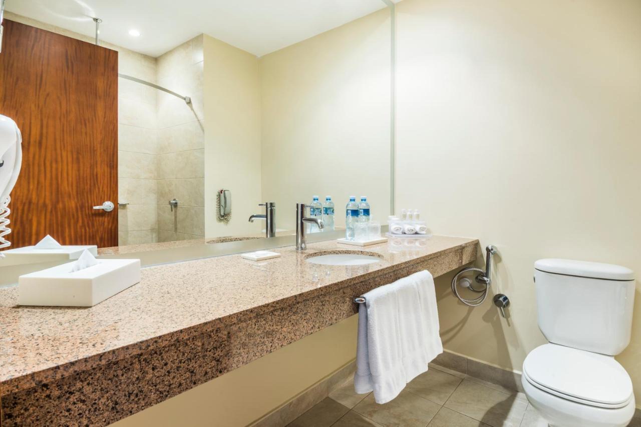 Holiday Inn Express Quito By Ihg Bagian luar foto
