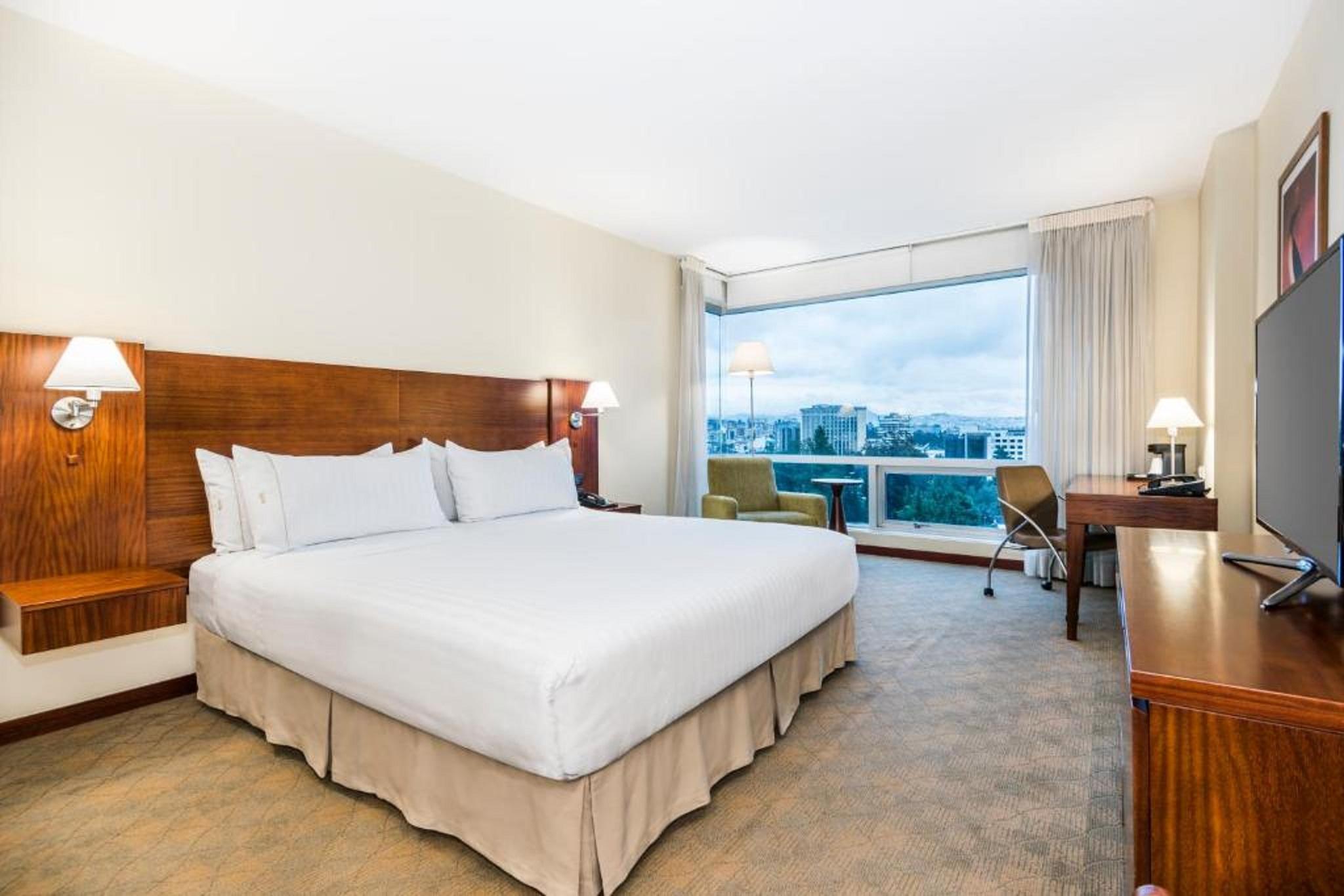 Holiday Inn Express Quito By Ihg Bagian luar foto