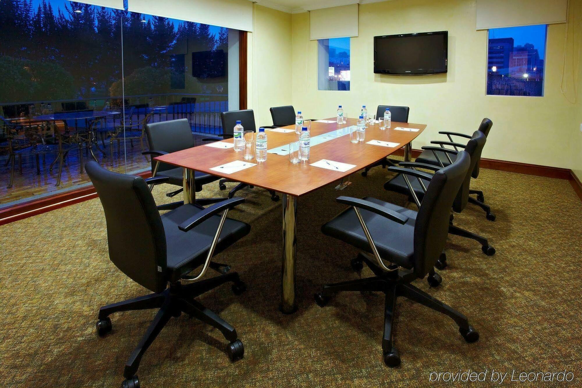 Holiday Inn Express Quito By Ihg Bagian luar foto