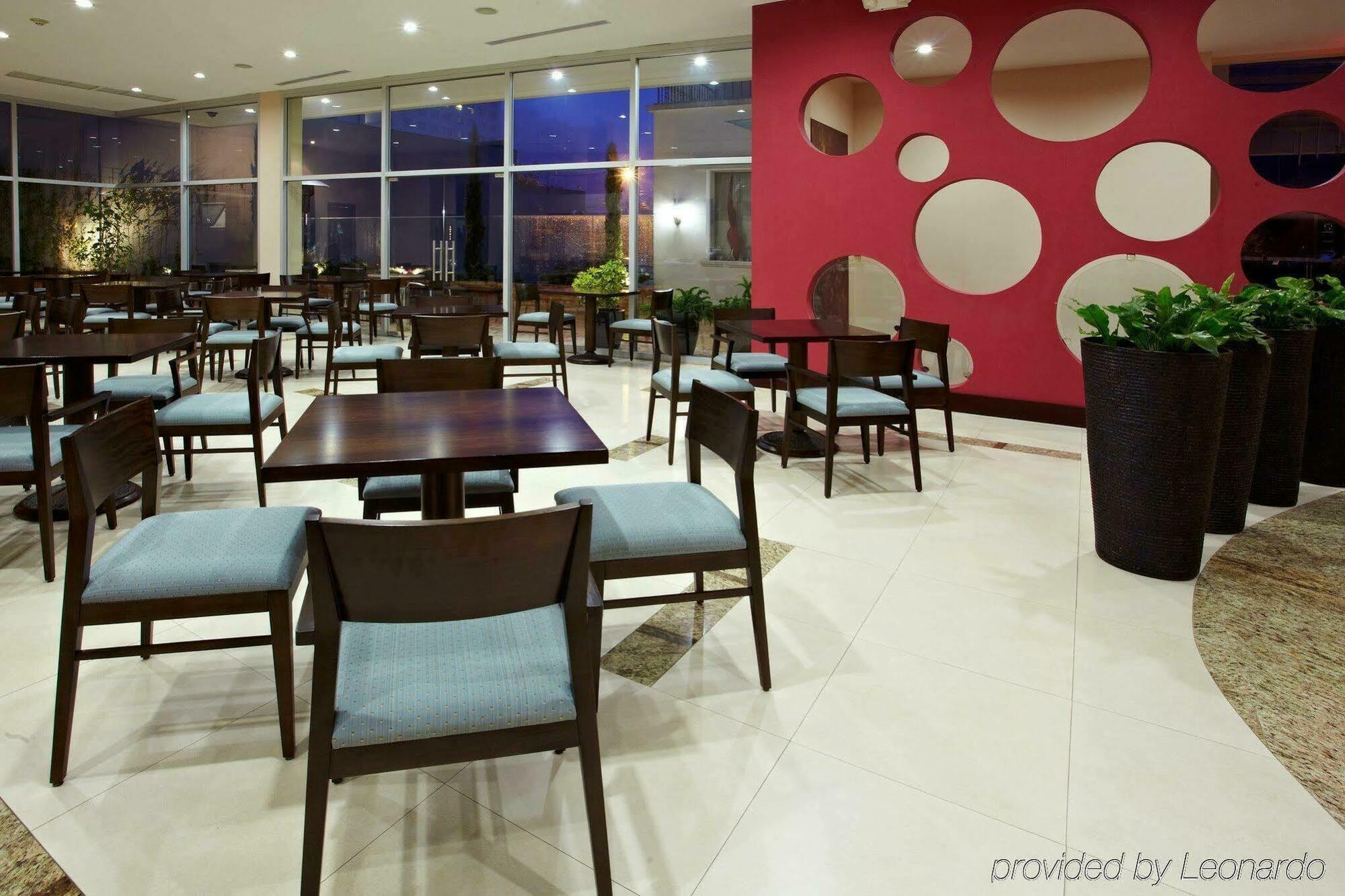 Holiday Inn Express Quito By Ihg Bagian luar foto