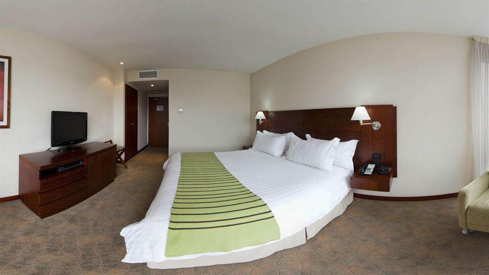 Holiday Inn Express Quito By Ihg Bagian luar foto